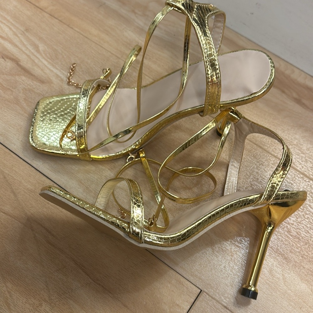 Heels - Picture 2 of 3